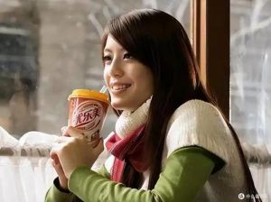 江语晨浪姐舞台跑调358票，态度差引热议