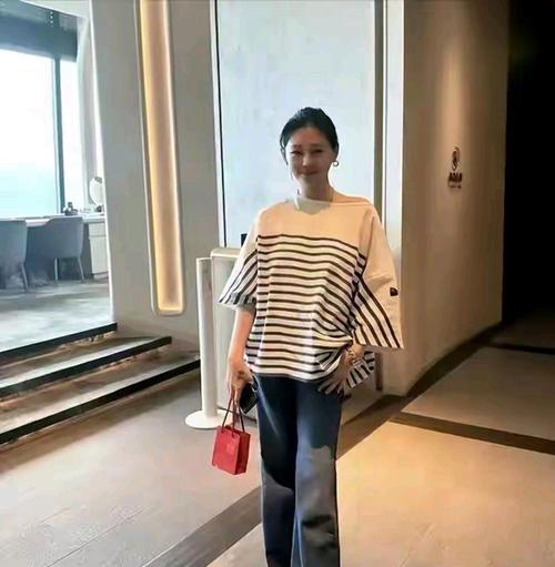 李靓蕾独自抚养三娃，在家私塾读书，王力宏付抚养费，未来教育成焦点