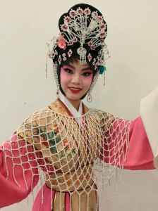 陈巧茹川剧班子带《花自飘零》赴沪杭演出近一个月