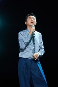 庾澄庆演唱会_庾澄庆演唱会，经典老歌点燃回忆，情感倾注，音乐盛宴！