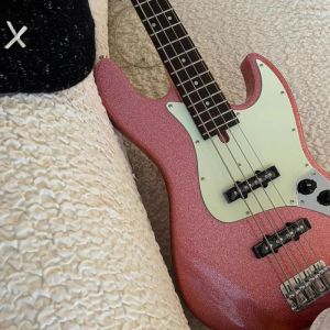 贝斯属于低音吉他吗_贝斯与低音吉他，哪个才是你的音乐根基？